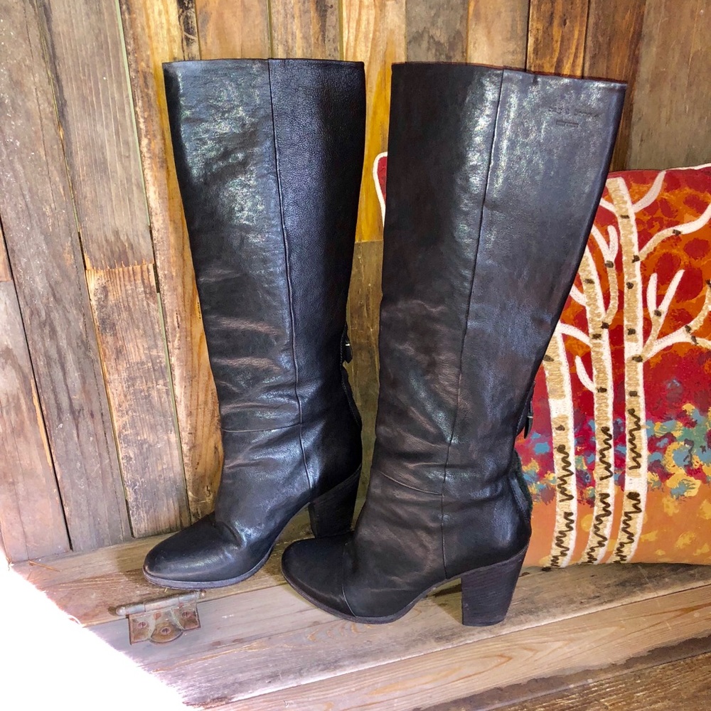 Gorgeous rag and bone black leather boot!